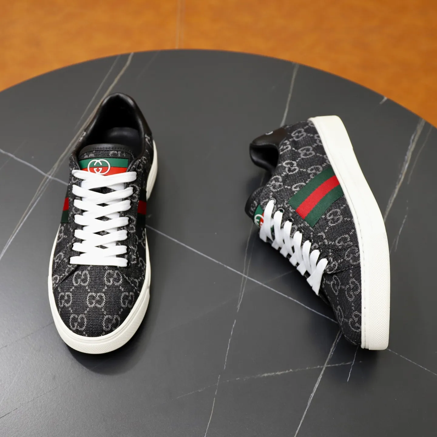 Ex-factory price: 400💰🙅‍♂️🙅‍♂️🙅‍♂️ Brand: Gucci GUCCi Standard code: 38-44 (45 customized) Grade: Same as the official website Material: Original leather splicing Comfortable and breathable sheepskin lining Original wear-resistant outsole Style category: Men's fashionable casual shoes Running sneakers Distinguished luxury brand elements Top luxury Color: actual picture color